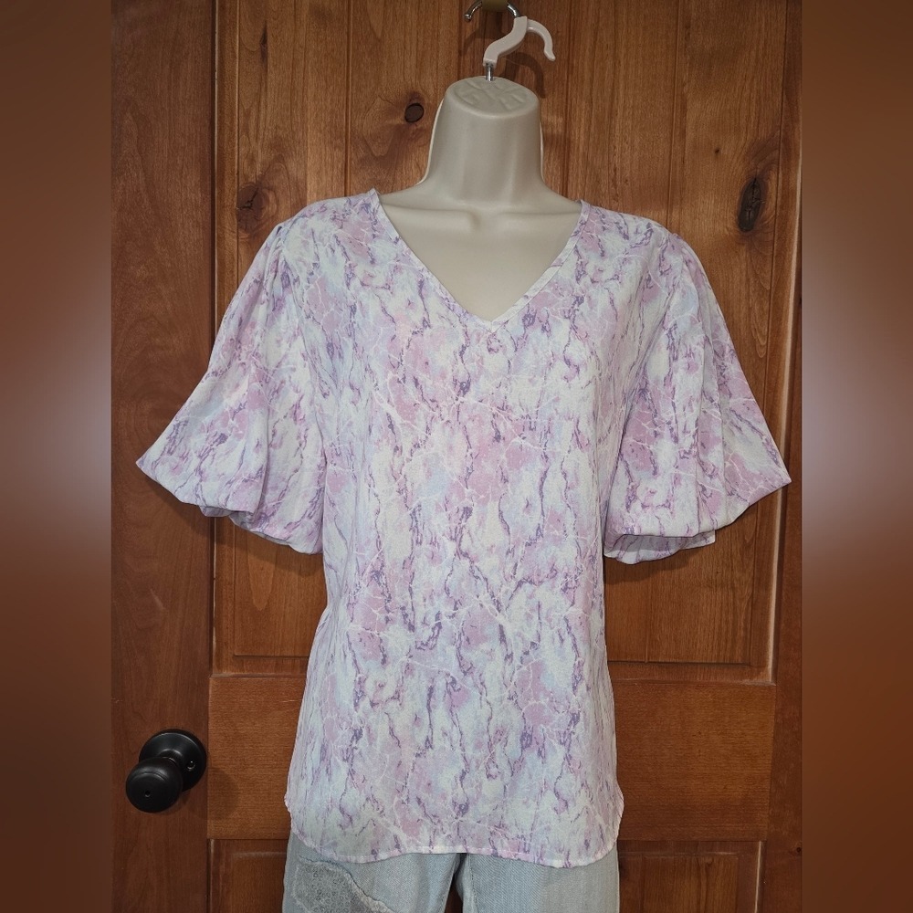 Chic Pink Marble Women's Blouse With Puff Sleeves‎
